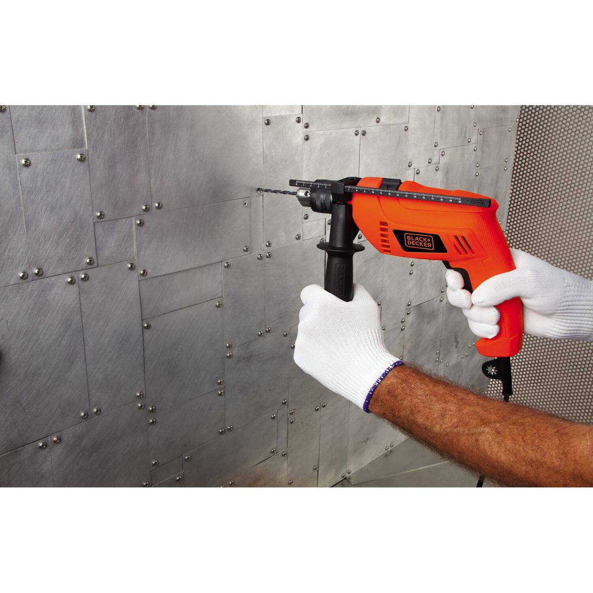 Дрель ударная Black+Decker HD555-RU 550Вт патрон:быстрозажимной реверс Дрель ударная Black+Decker HD555-RU 550Вт патрон:быстрозажимной реверс